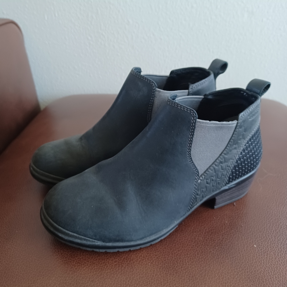 Keen women's ankle boots Size 8